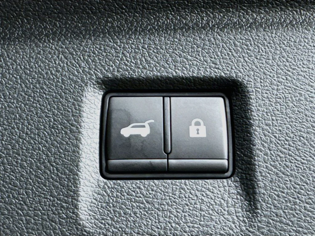 Certified Used 2026 Black INFINITI LUXE image 36