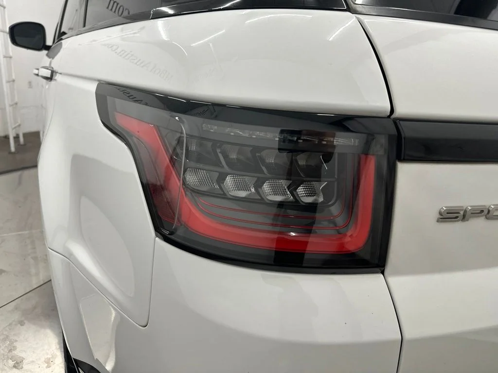 Used 2022 White Land Rover HSE Silver Edition image 11