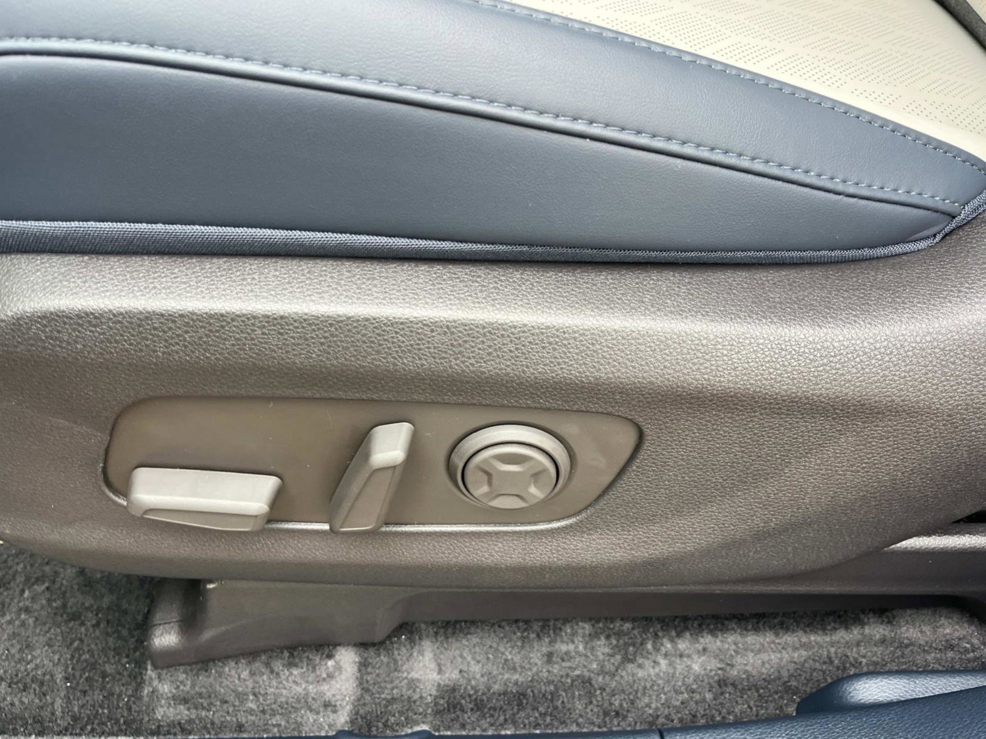 2026 Kia Carnival EX - Photo 26