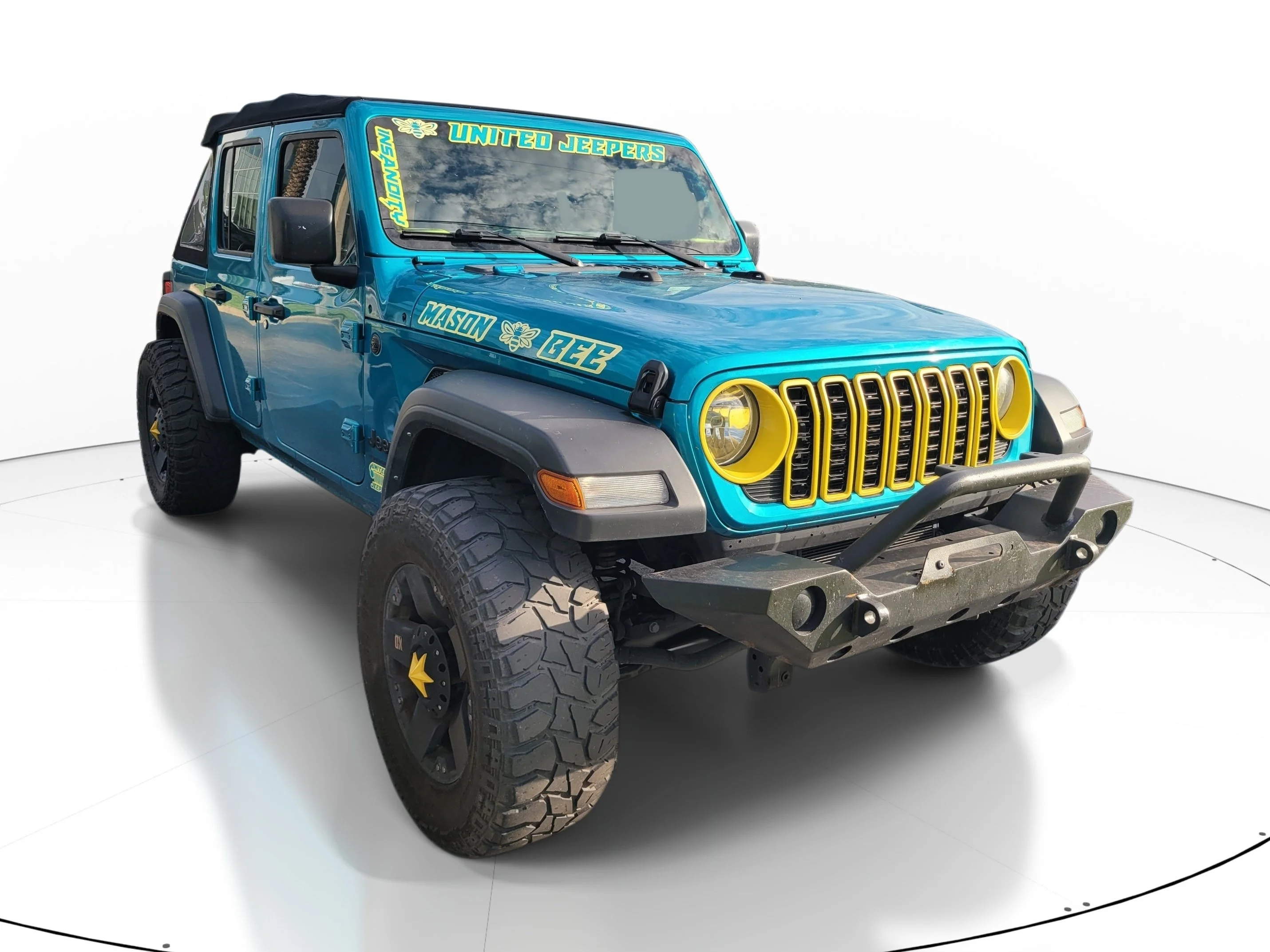 Used 2024 Bikini Pearl Coat Jeep Sport image 1