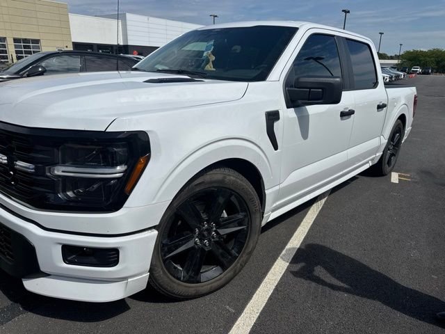 Used 2025 White Ford LOBO image 1