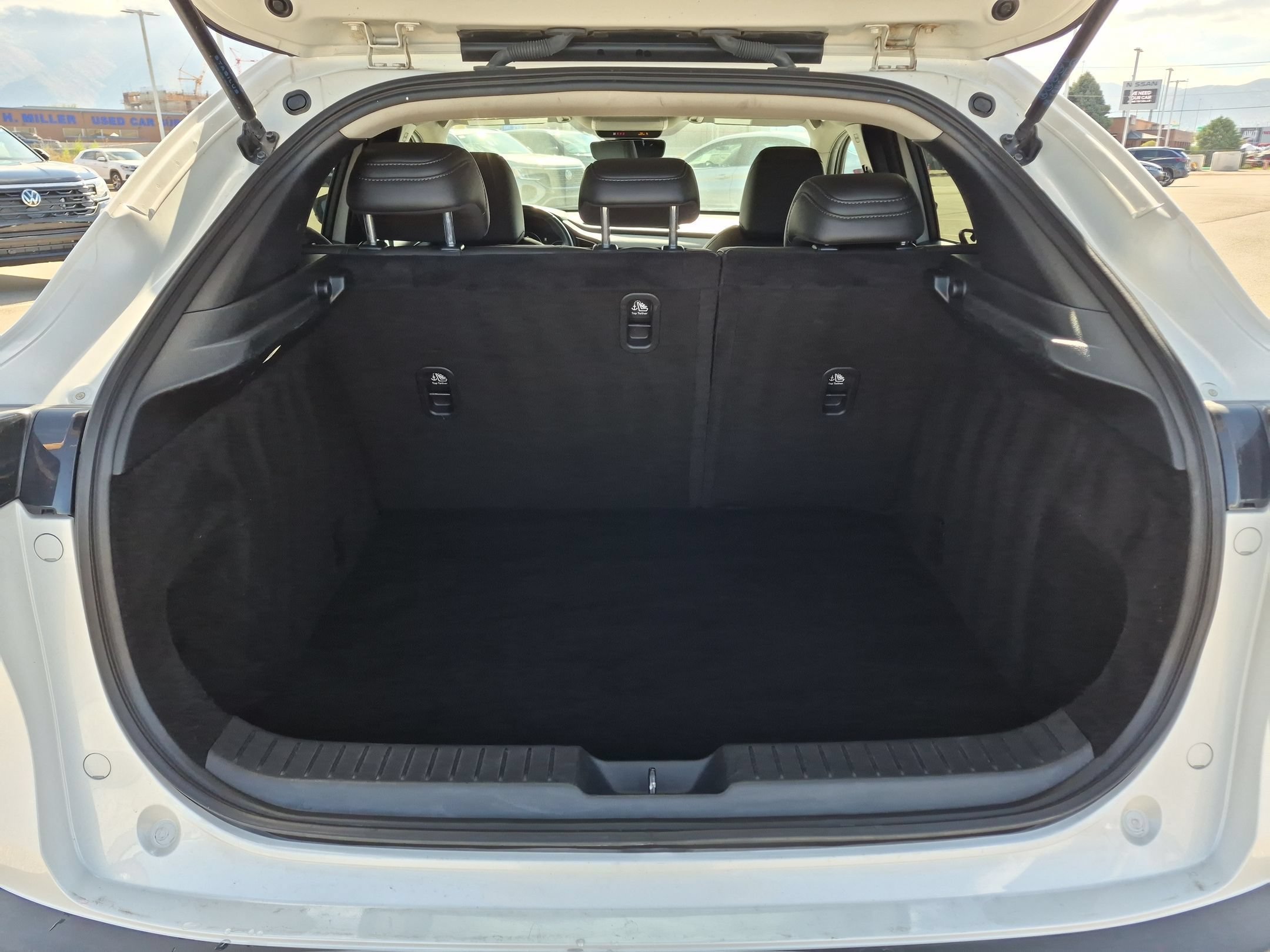 Used 2025 Snowflake White Pearl Mica Mazda 2.5 S Preferred Package image 27