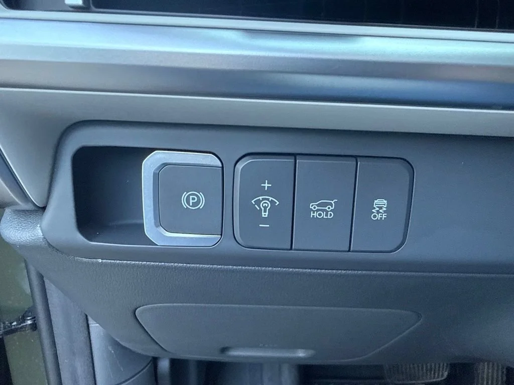 Used 2026 Green Hyundai SEL image 25