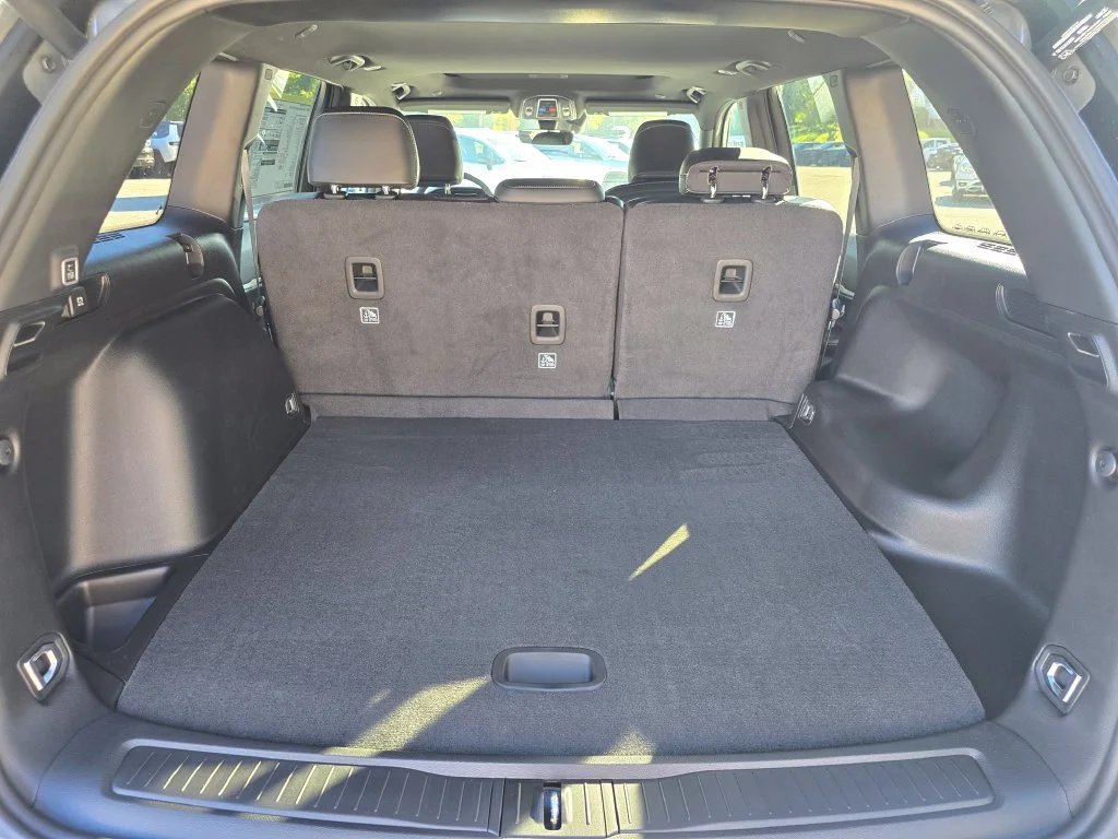 New 2027 Gray Jeep Laredo Altitude image 13