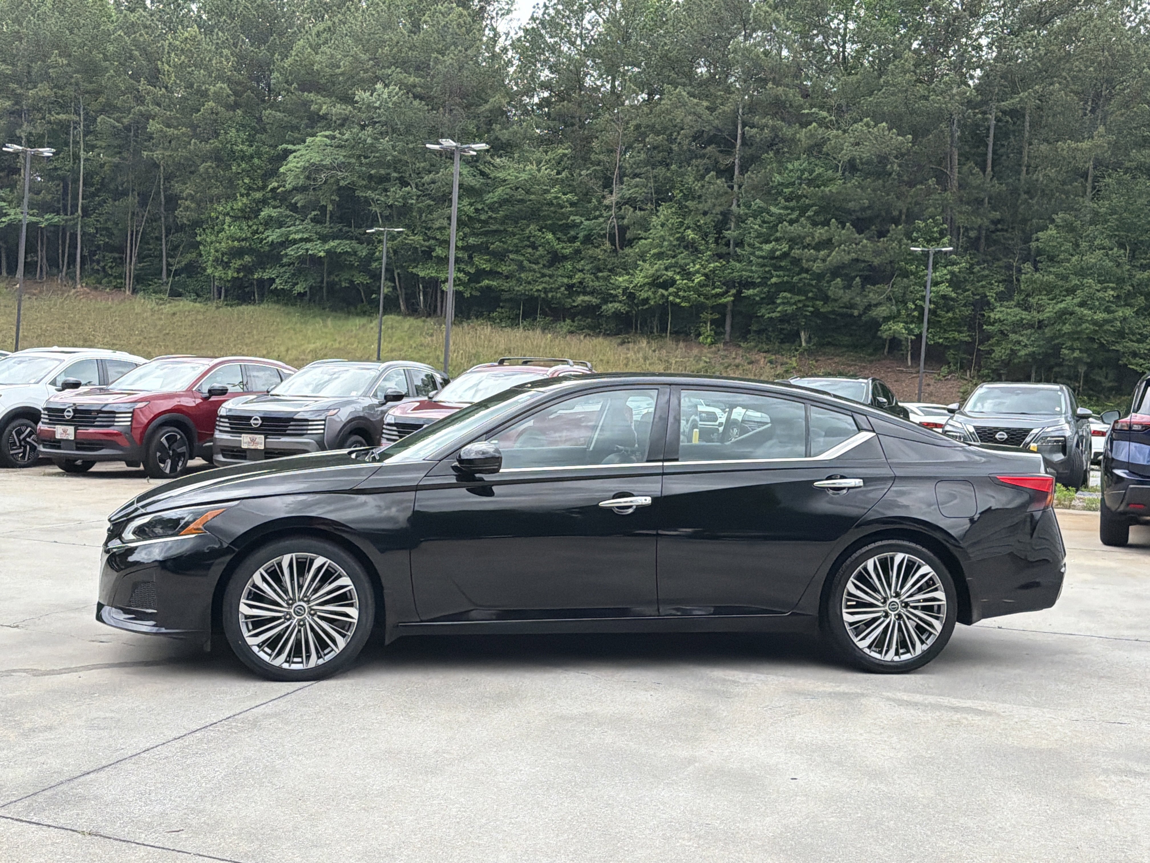 Used 2024 Super Black Nissan 2.5 SL image 5