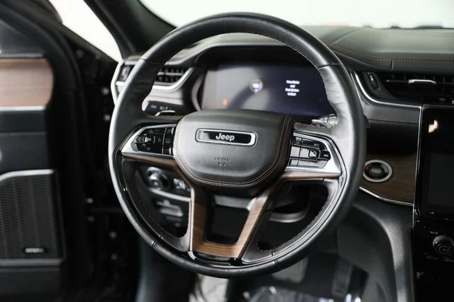 Used 2023 Black Jeep Summit image 3