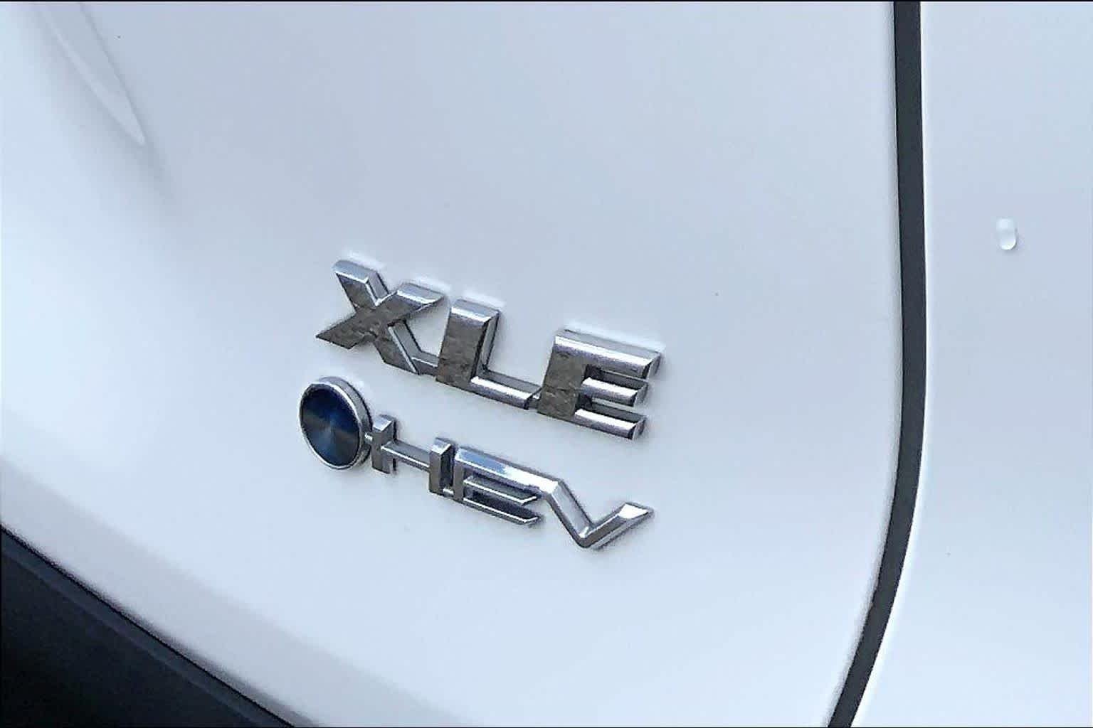 Used 2025 Ice Cap Toyota Hybrid XLE image 30