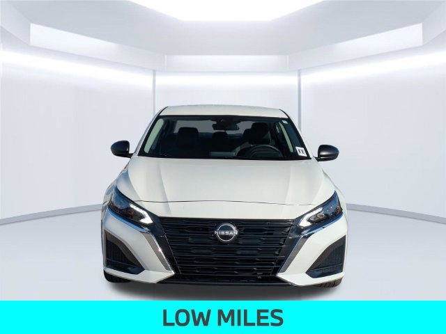 Used 2025 White Nissan 2.5 S image 11