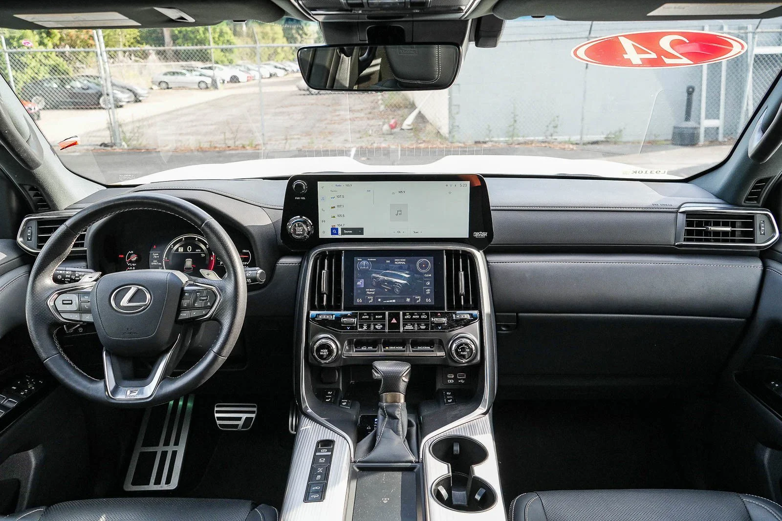 2024 Lexus LX F-Sport - Photo 13
