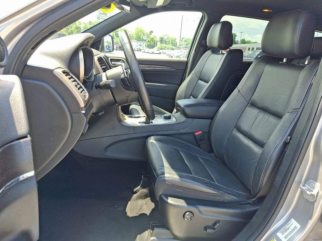 Used 2015 Silver Jeep Limited image 15