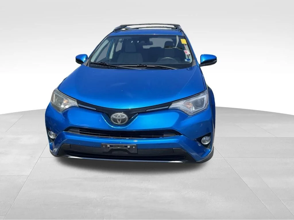 Used 2018 Blue Toyota XLE image 7