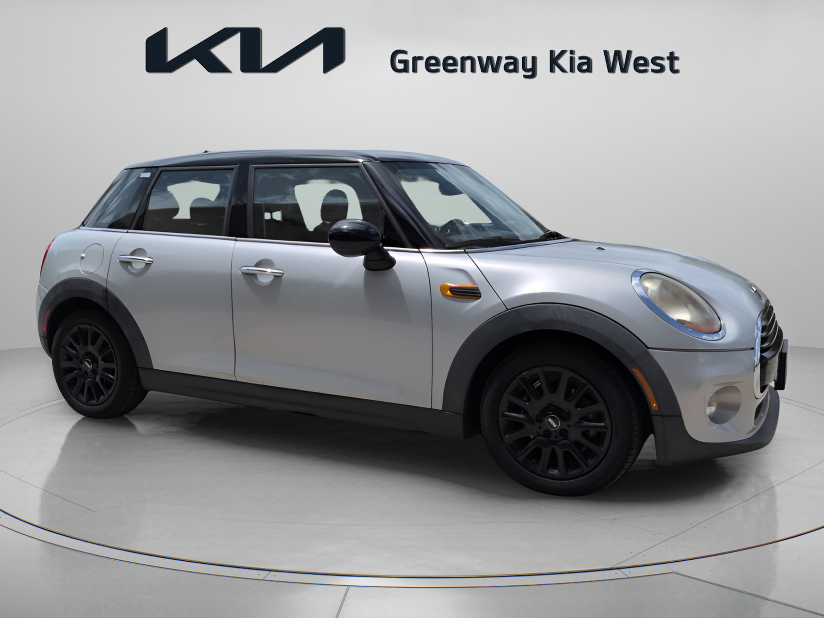Used 2017 White Silver Metallic MINI Base image 9