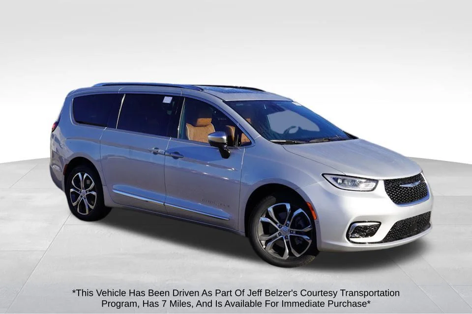 2026 Chrysler Pacifica Pinnacle AWD's photo