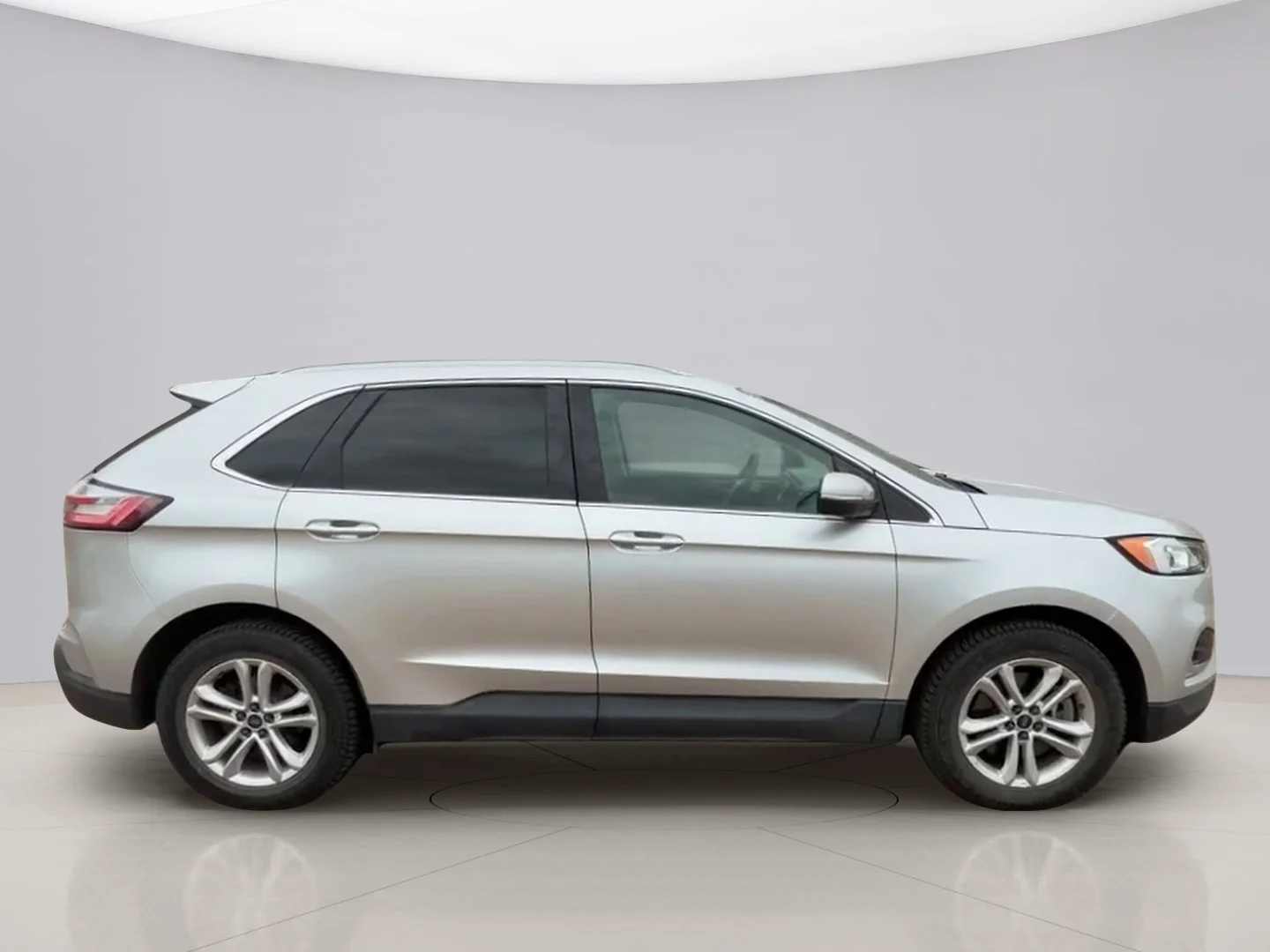 Used 2019 Gray Ford SEL image 6