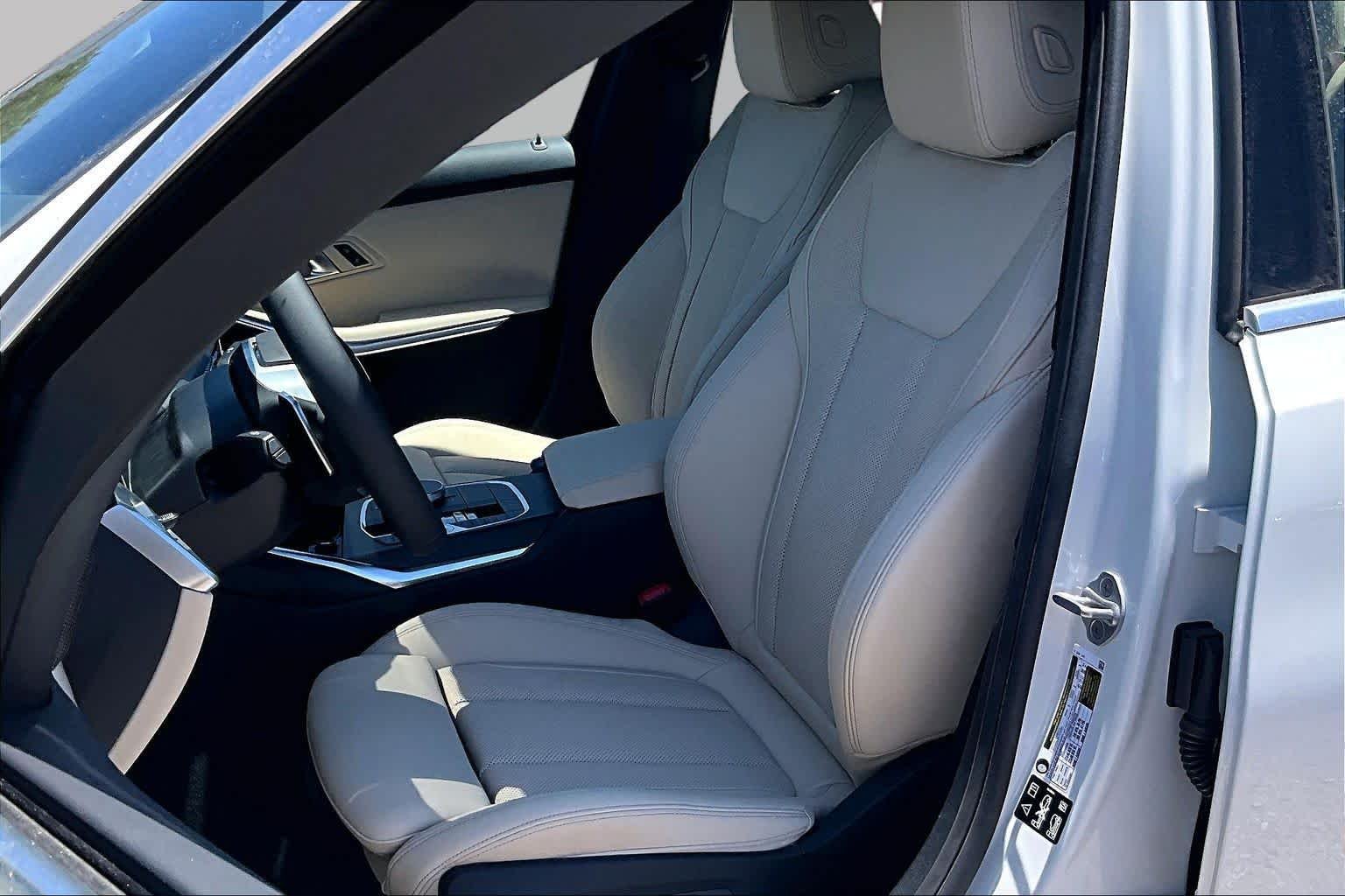 New 2026 Alpine White BMW 330i xDrive image 9