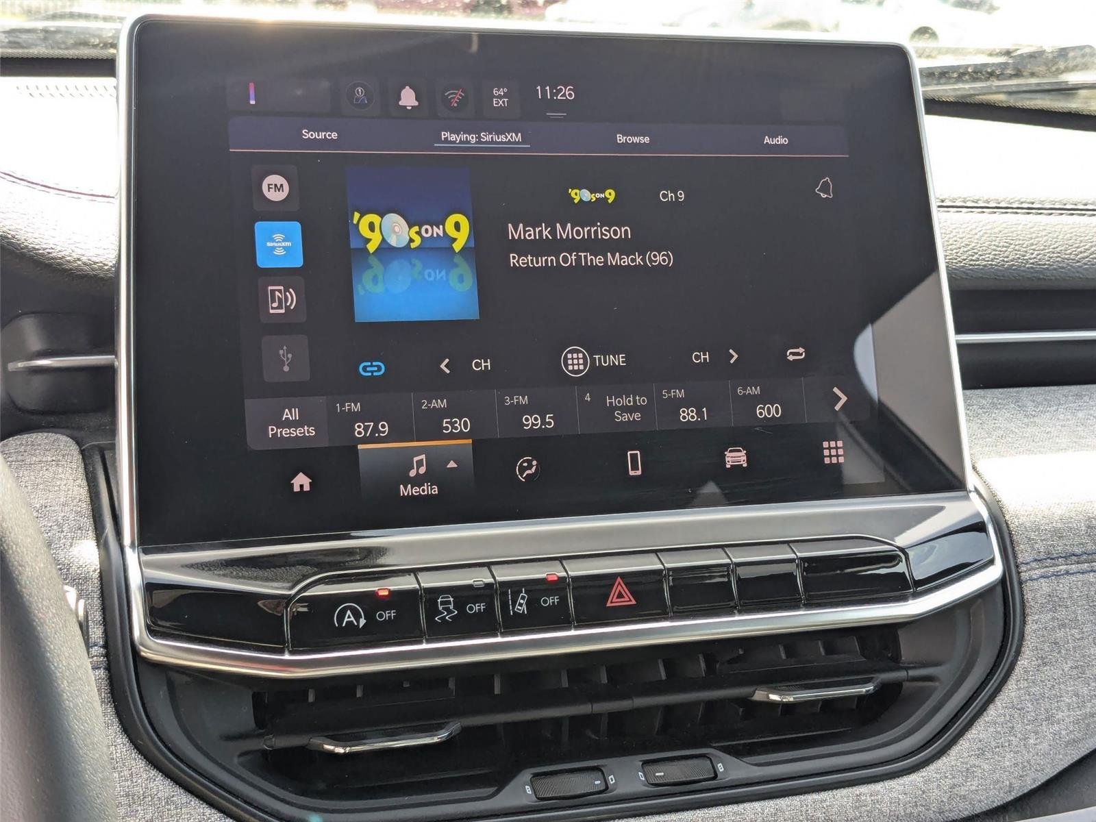 Used 2024 Diamond Black Crystal Pearlcoat Jeep Latitude image 20