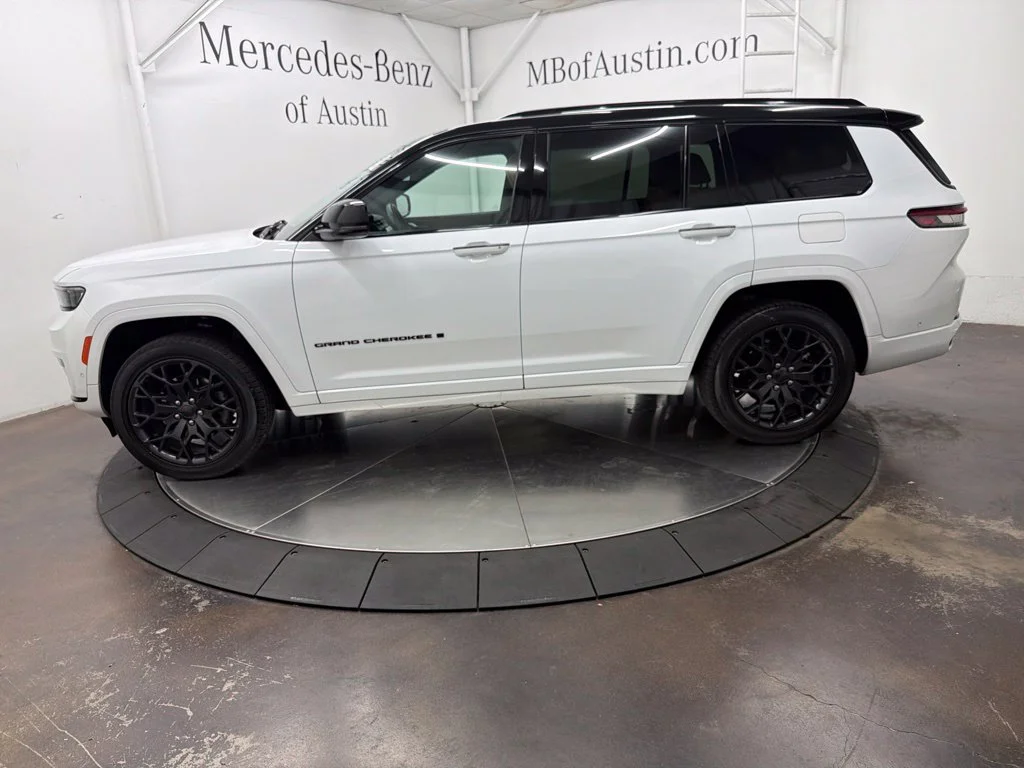 Used 2023 White Jeep Summit image 4