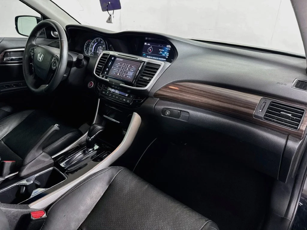 Used 2016 Black Honda EX-L image 36