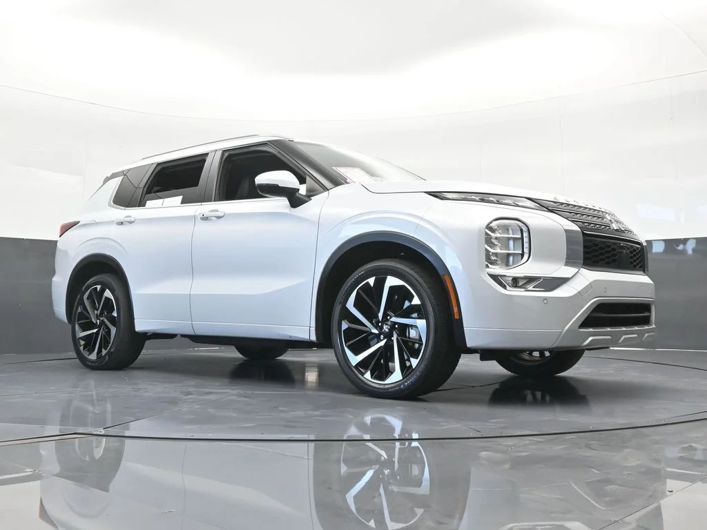 Used 2024 White Mitsubishi SEL image 66