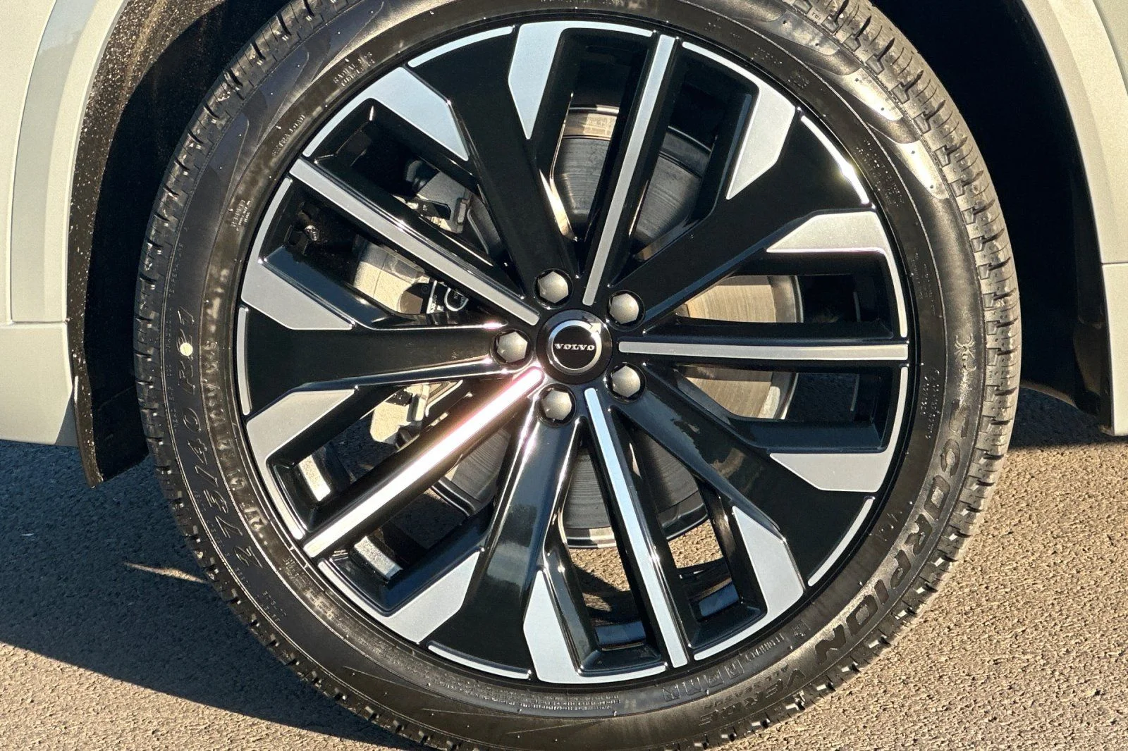 New 2026 Vapour Grey Volvo Ultra image 25