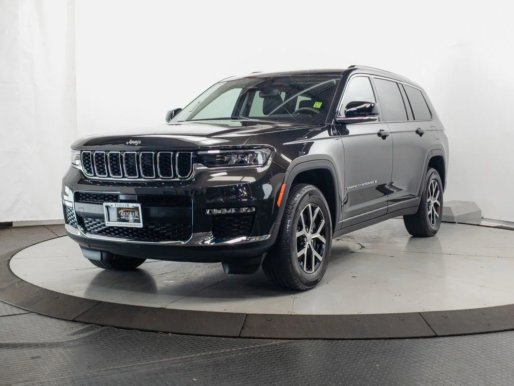 Used 2023 Rocky Mountain Pearlcoat Jeep Limited image 3
