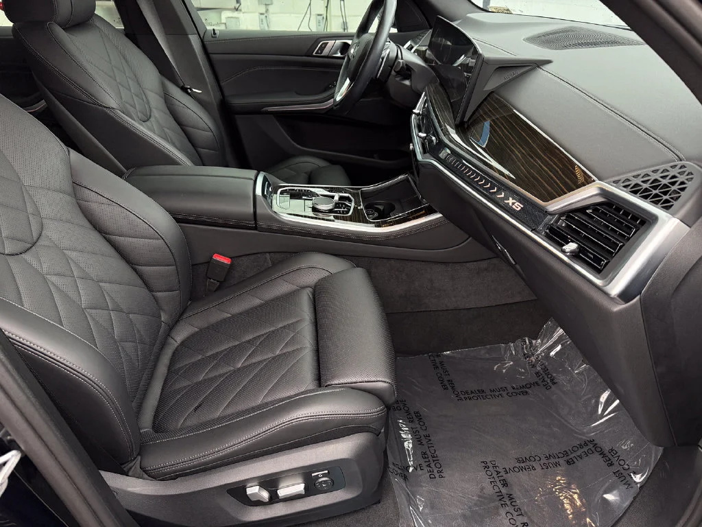 Used 2024  BMW sDrive40i image 16