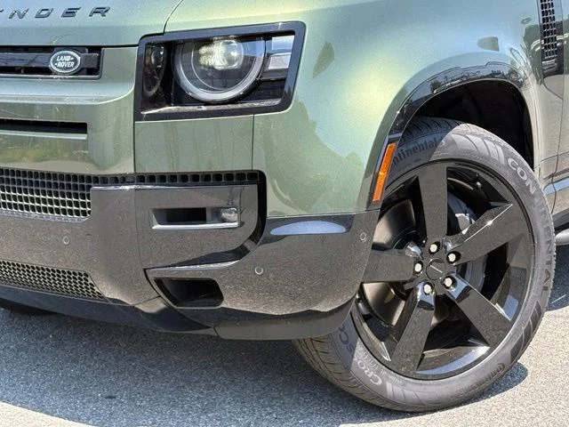 New 2026 Woolstone Green Land Rover X-Dynamic SE image 2