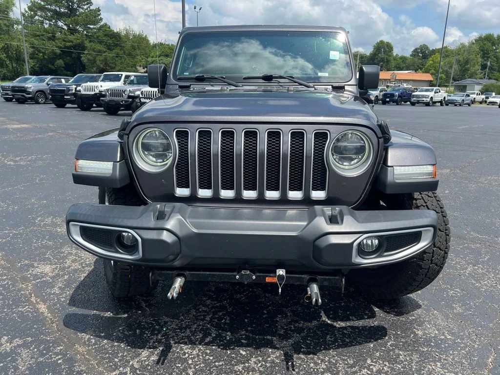 Used 2018 Granite Crystal Clearcoat Metallic Jeep Unlimited Sahara image 6