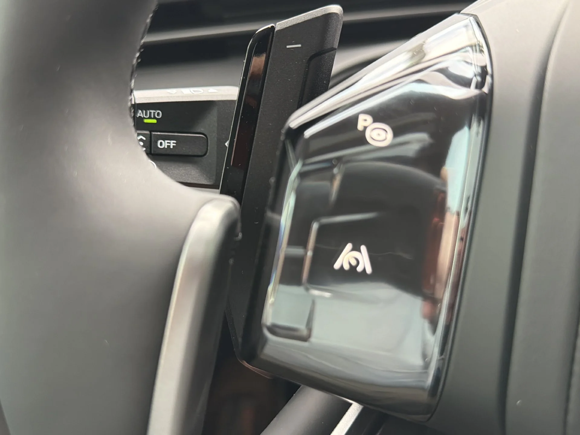 New 2027 Mineral White Metallic BMW  image 30