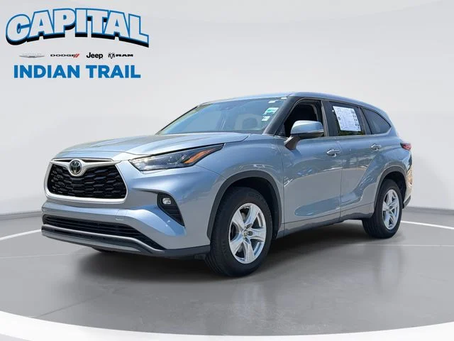 Used 2023  Toyota LE image 1