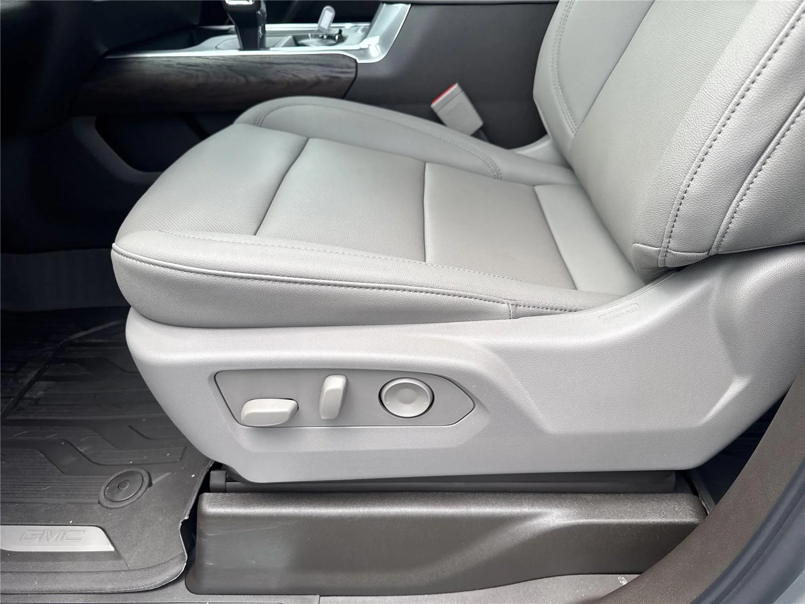 2026 GMC Sierra 1500 SLT - Photo 12