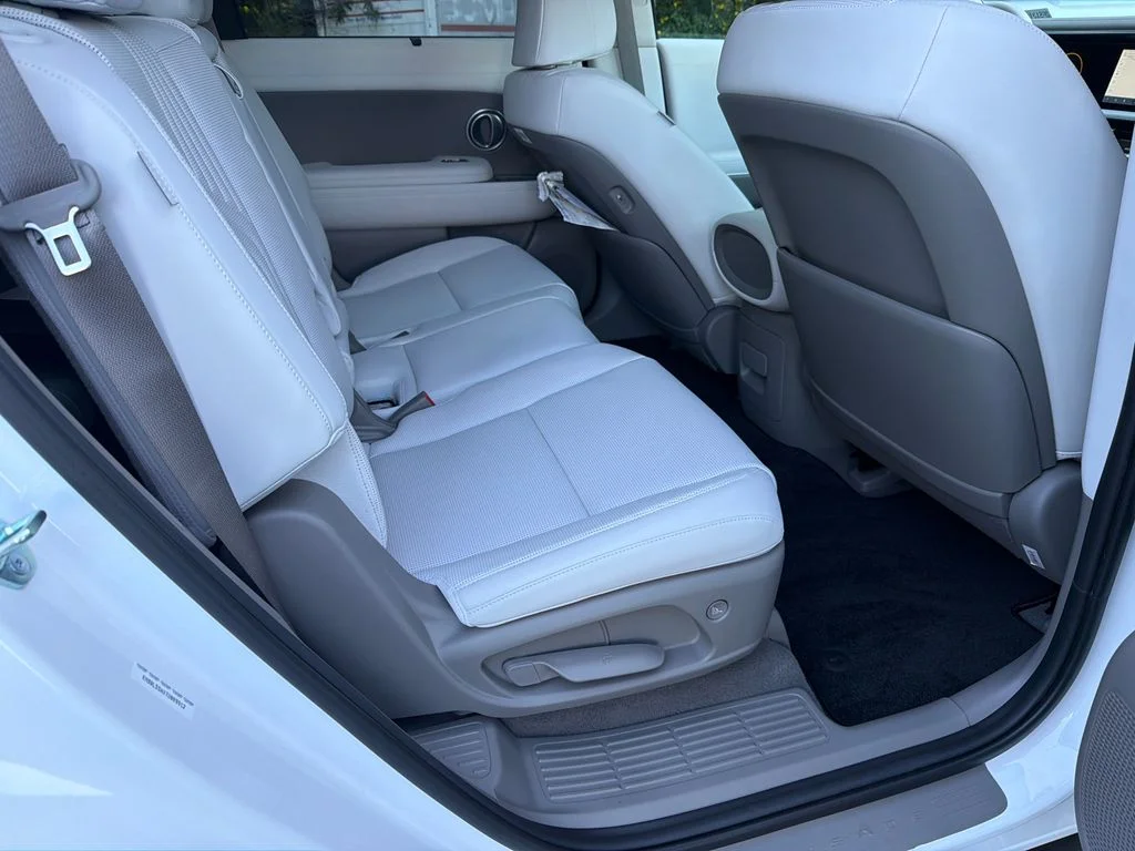 Used 2026 White Hyundai Blue SEL image 15