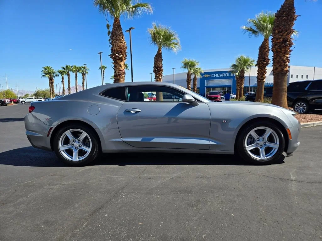 Used 2023 SHARKSKIN METALLIC Chevrolet 2LT image 7
