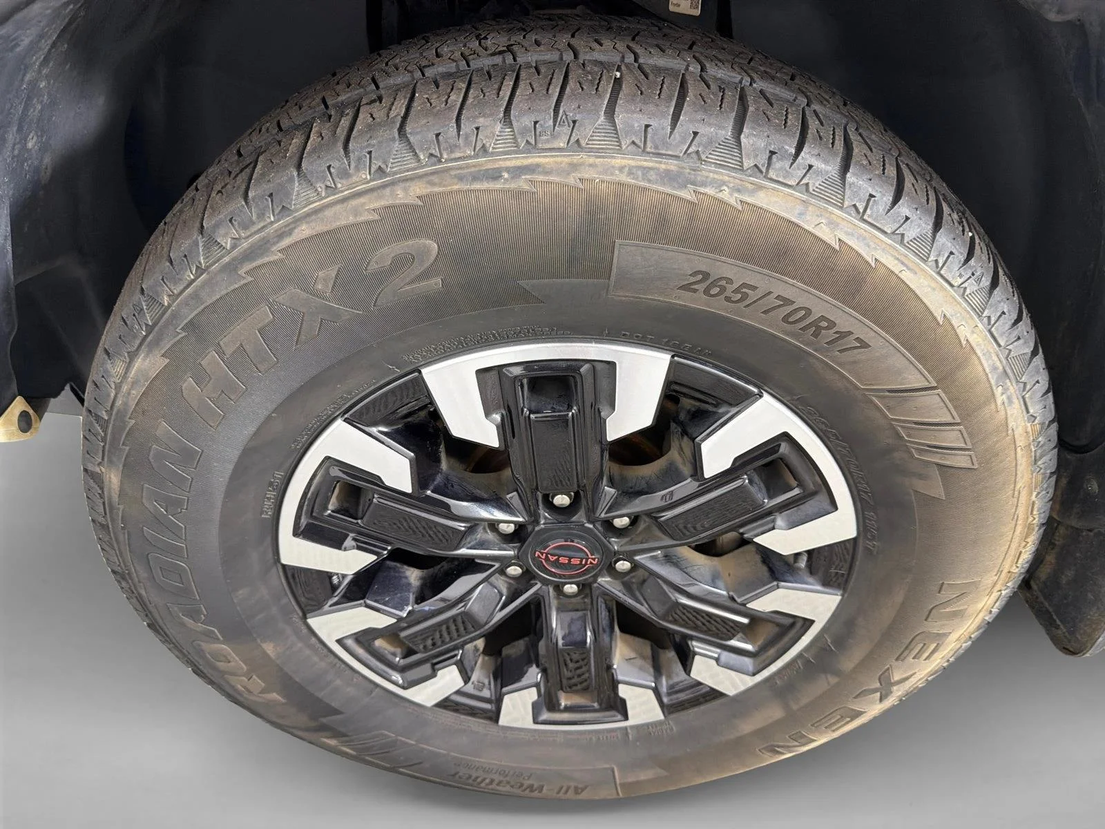 Used 2022 Whtie Nissan PRO-4X image 11