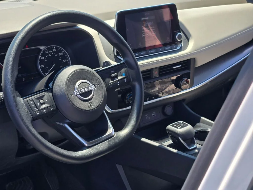 Used 2023 White Nissan SV image 23
