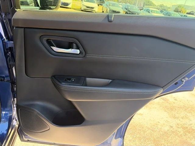Used 2023 Blue Nissan SL image 19