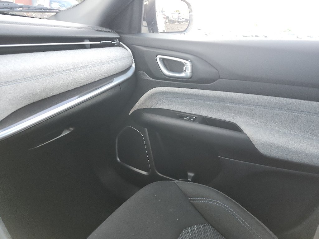 Used 2025 Silver Zynith Metallic Clearcoat Jeep Sport image 29