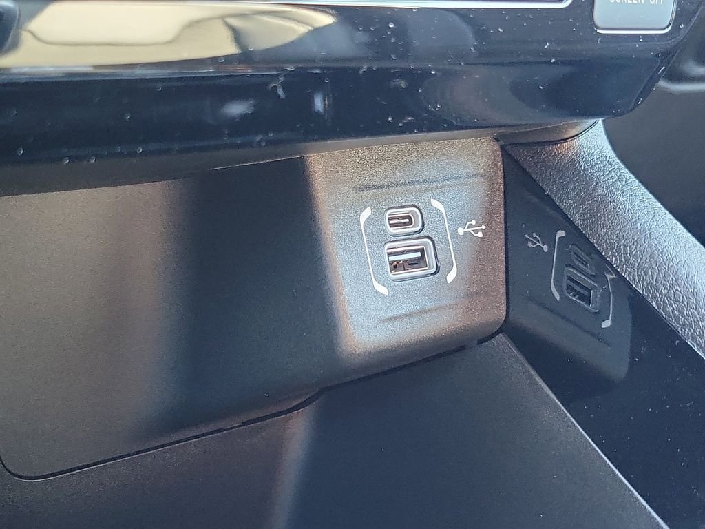 New 2026 Hydro Blue Pearlcoat Jeep Latitude image 30