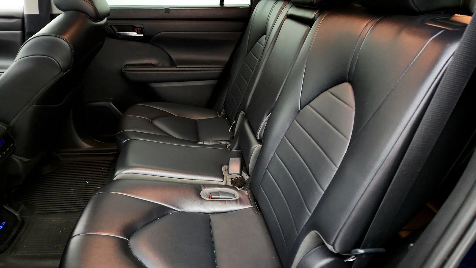 Used 2022  Toyota XLE image 38