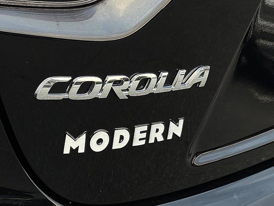 Used 2025 Midnight Black Metallic Toyota LE image 30