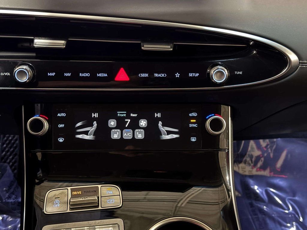 2026 GENESIS GV70 Standard - Photo 18