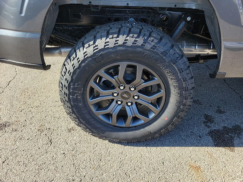 New 2026 Carbonized Gray Metallic Ford Tremor® image 7
