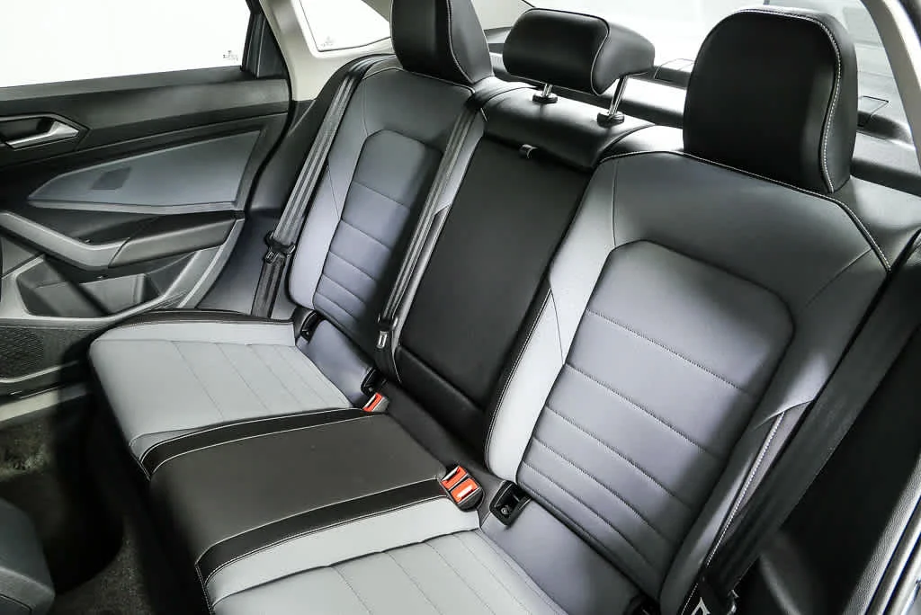 New 2026 Platinum Gray Metallic Volkswagen SE image 18