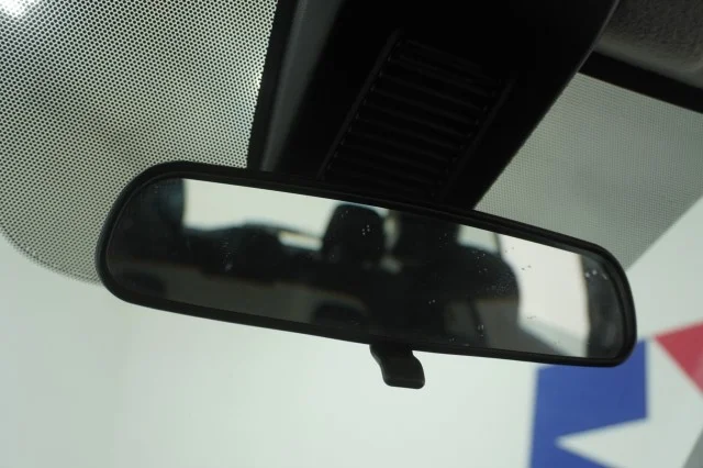 Used 2025  Nissan S image 31