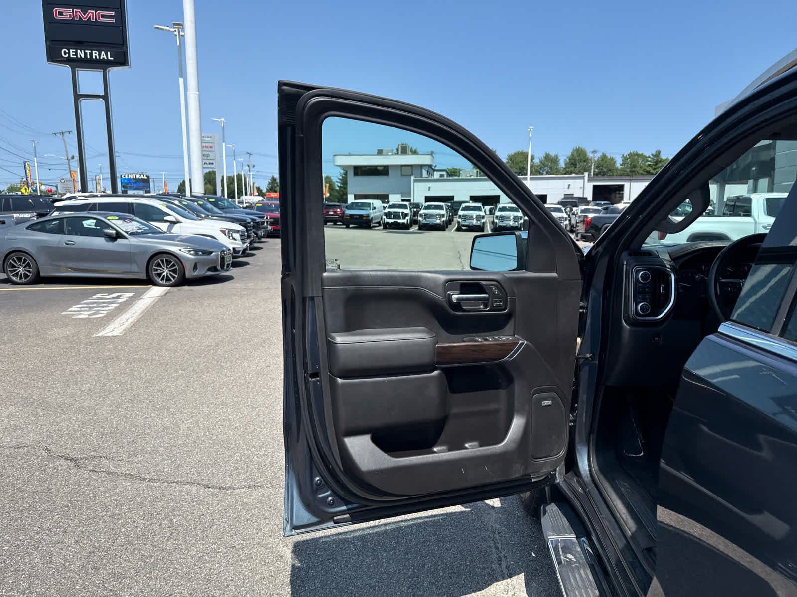Used 2019 DARK SKY METALLIC GMC SLT image 11