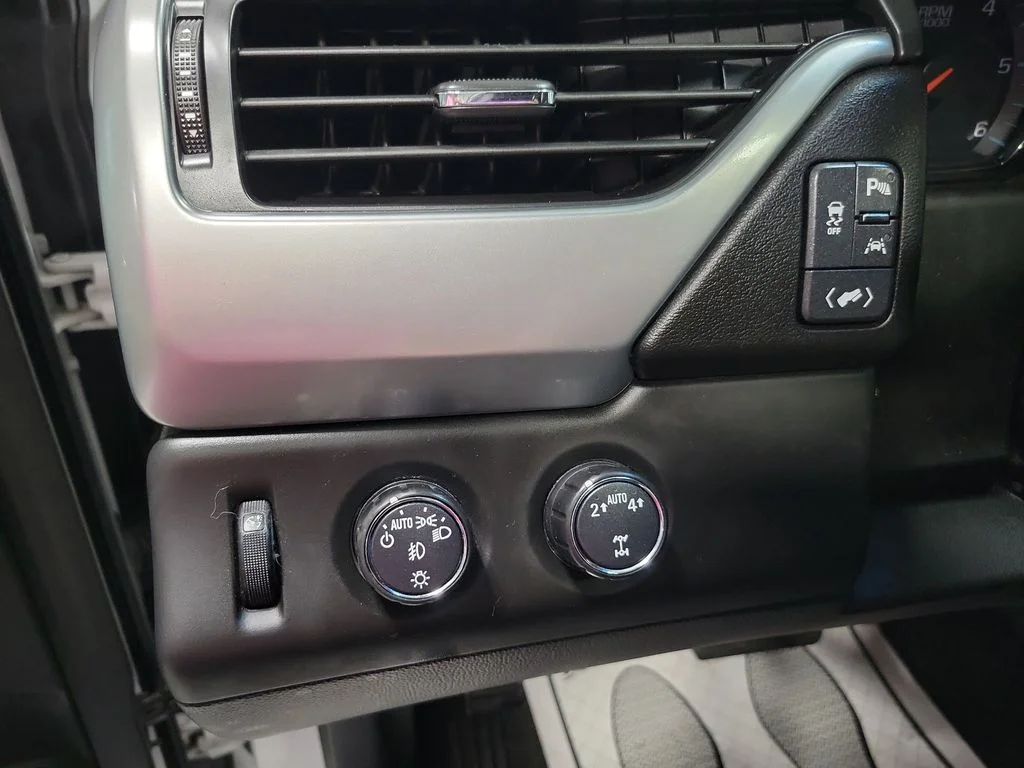 Certified Used 2018 White Chevrolet Premier image 38