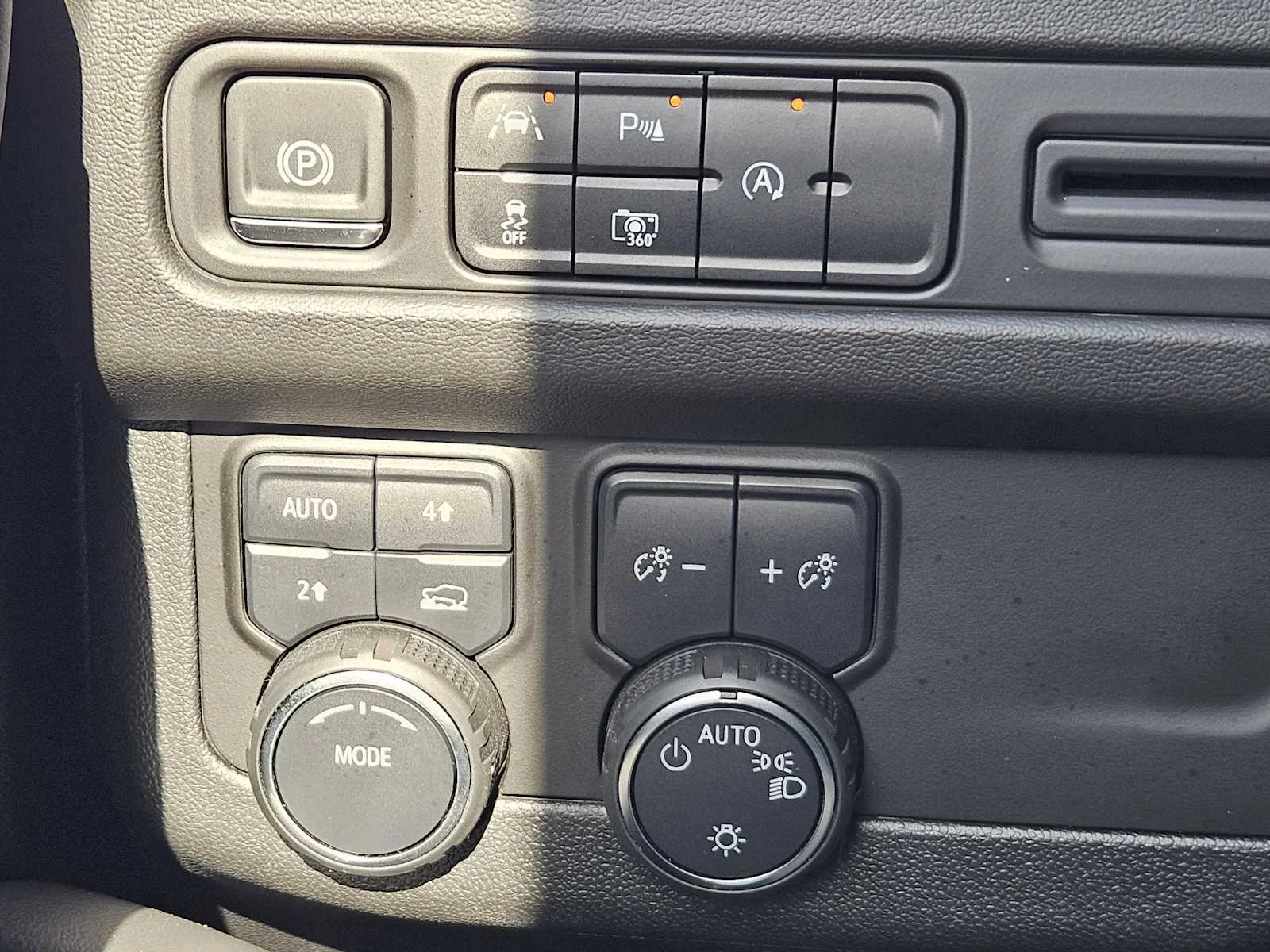 Used 2024 Summit White Chevrolet RST image 17