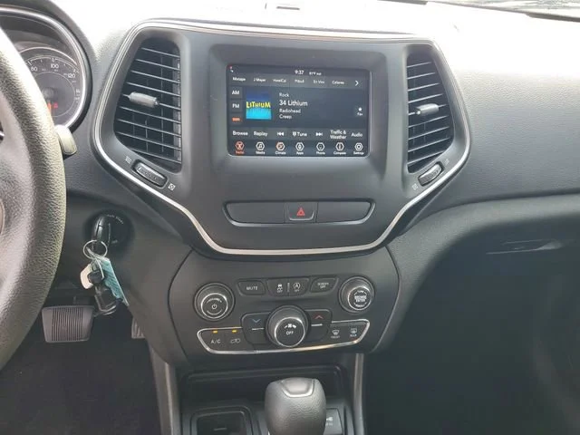 Used 2019 Red Jeep Latitude image 15