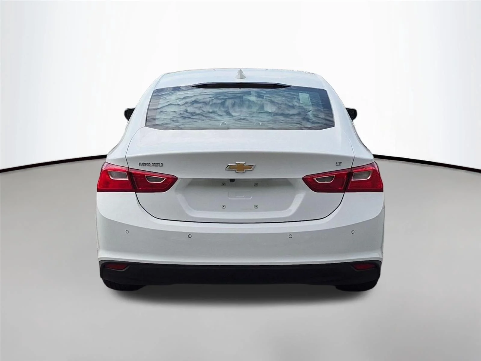 Used 2024 Summit White Chevrolet LT image 4