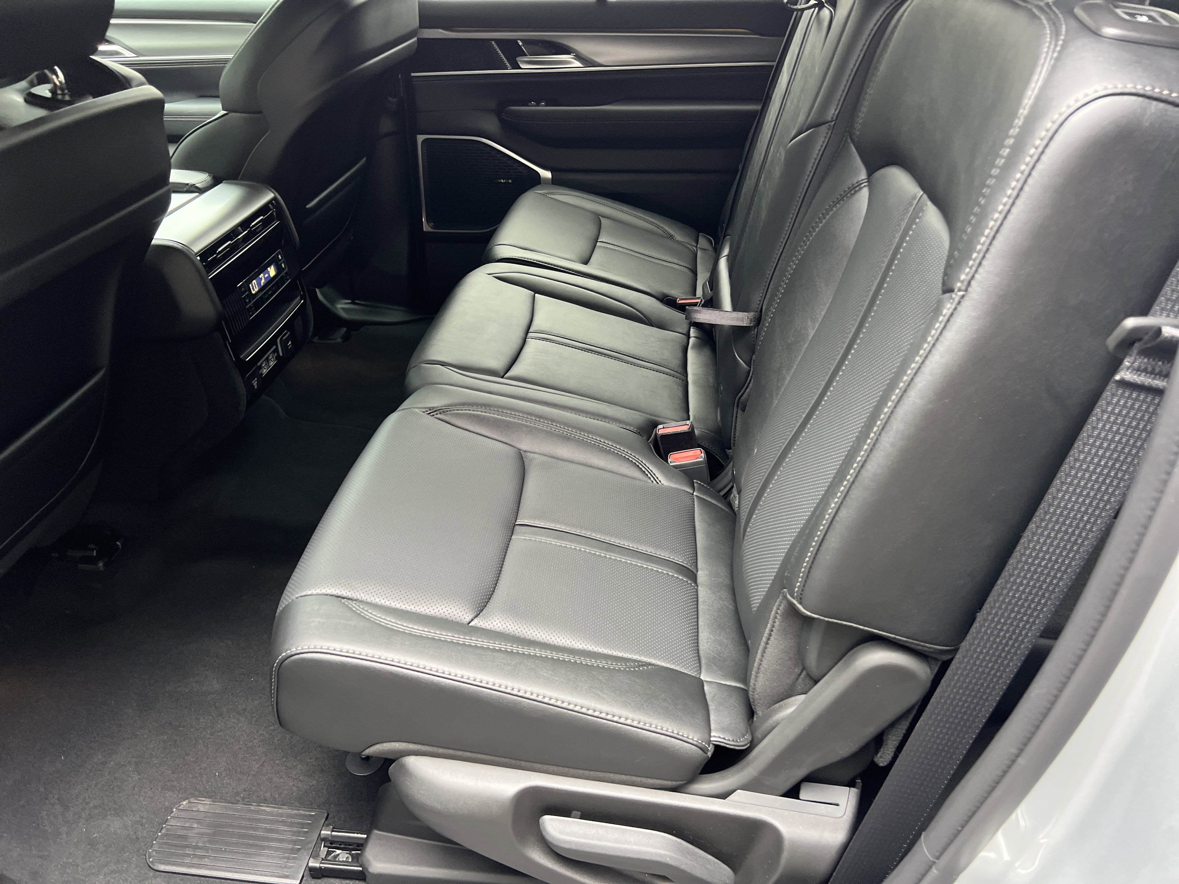 New 2026 Silver Zynith Jeep Limited Altitude image 19
